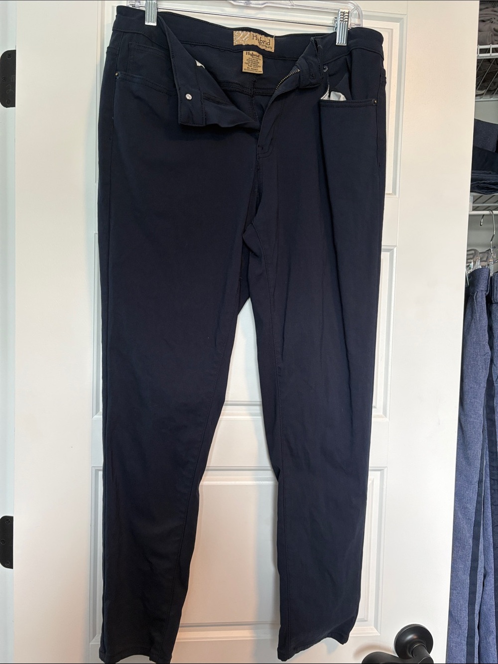 Hybrid & Company women's Straight Leg Pants in Navy